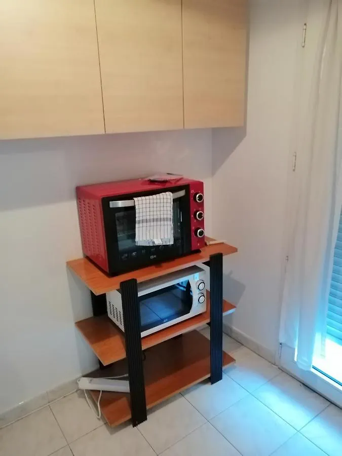 Appart F1 Entier Avec Parking Securise Apartment Nice