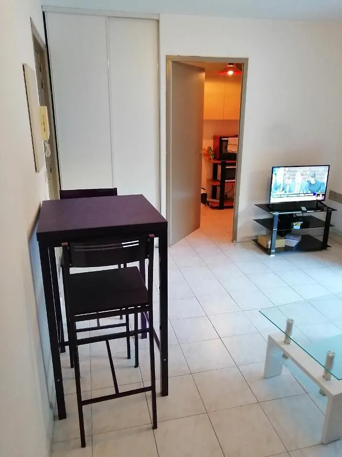 Appartement Appart F1 entier avec parking securisé à Nice